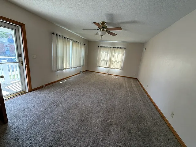 205 W Clay St — Photo 3