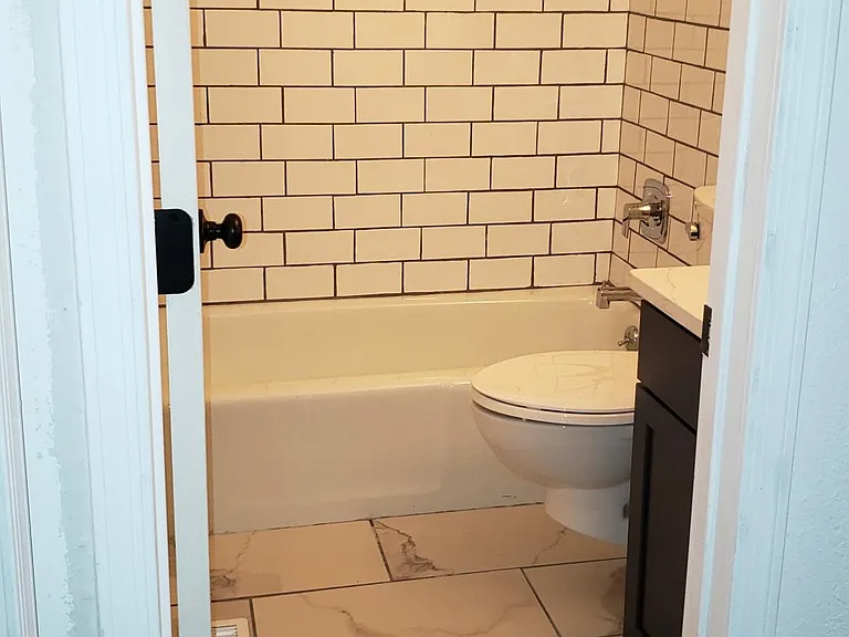 Hall full bathroom