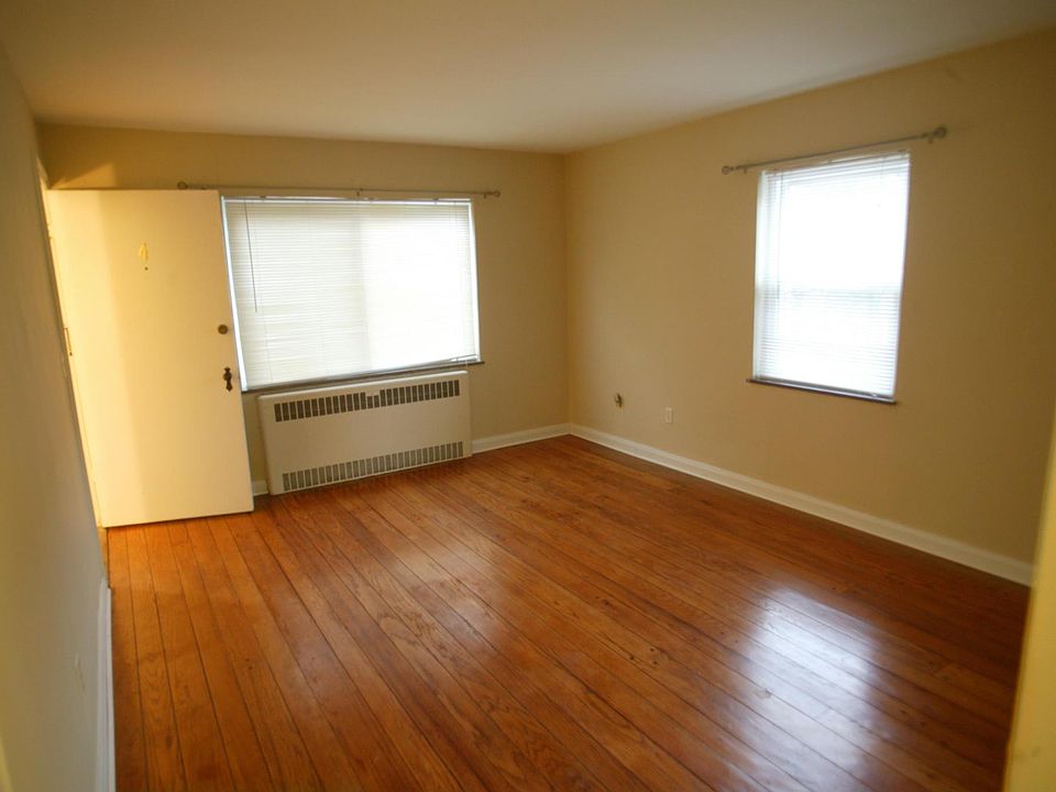 1st image of 2813 Lawndale Ave APT 4