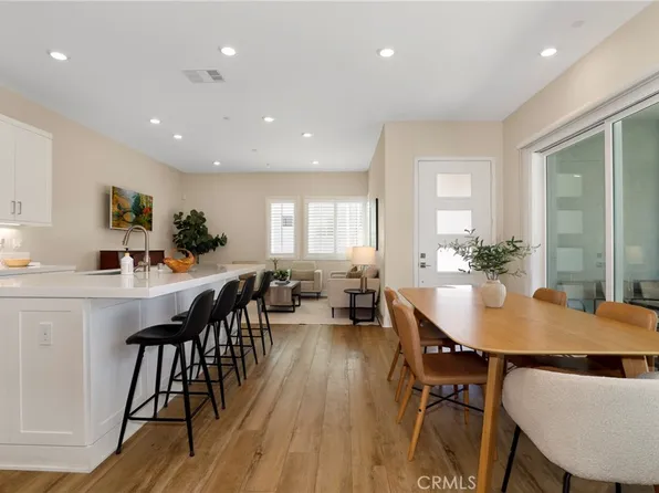 27512 Golden Currant Pl, Valencia, CA 91381