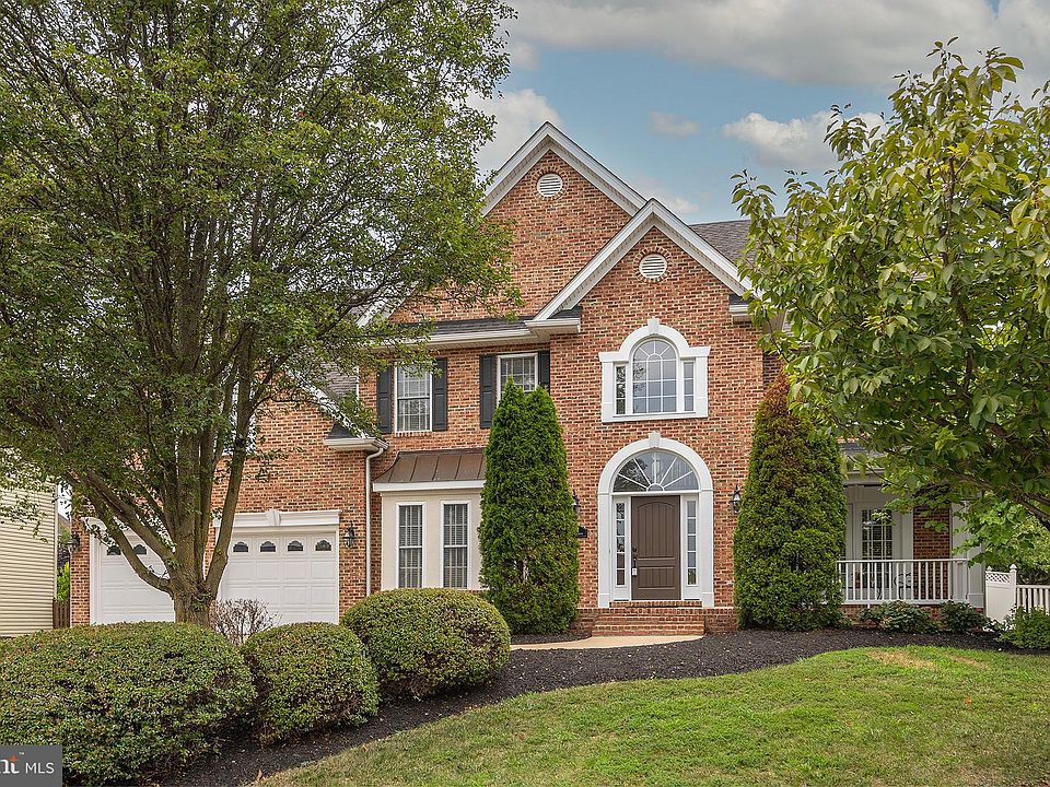 1st image of 122 Dewberry Dr