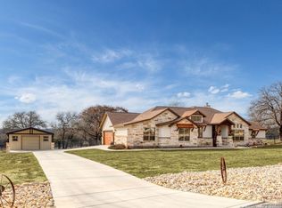 144 Crescent Rdg, Adkins, TX 78101