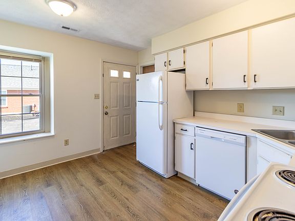 3rd image of 212 Rosemarie Dr APT 8