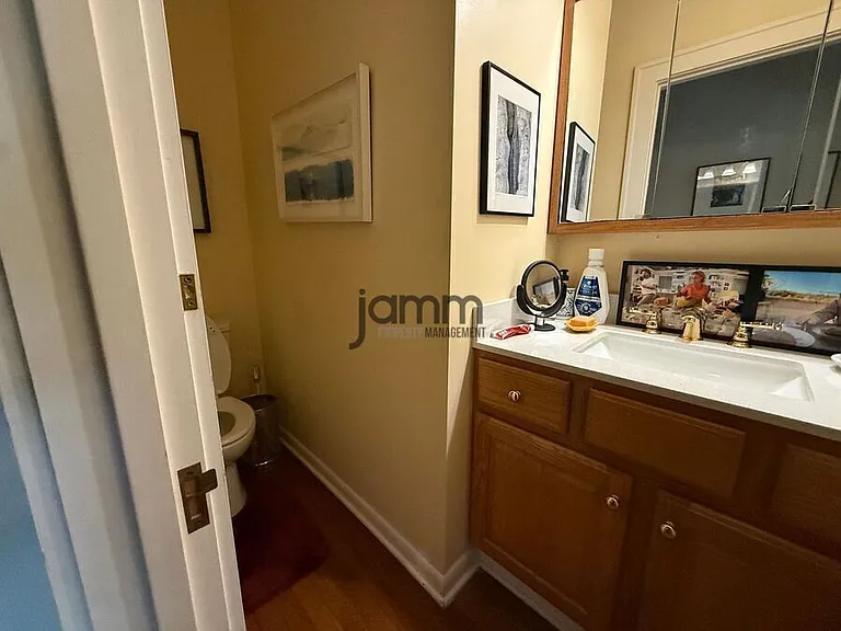 2425 Demington Dr — Photo 8
