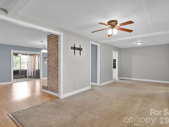 5th image of 518 Melton St