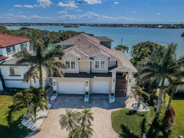709 Harbor Dr, Belleair Beach, FL 33786