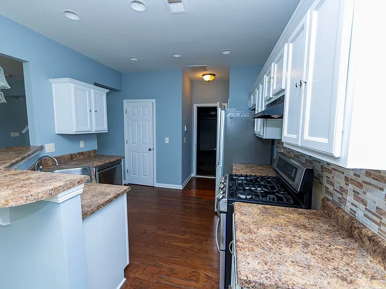 5815 Weddington Dr — Photo 9