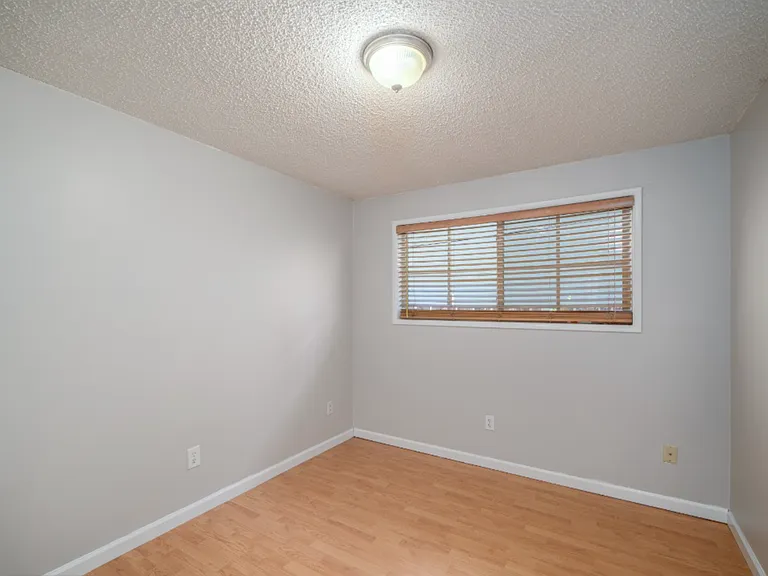 9207 SW 26th Ave — Photo 8