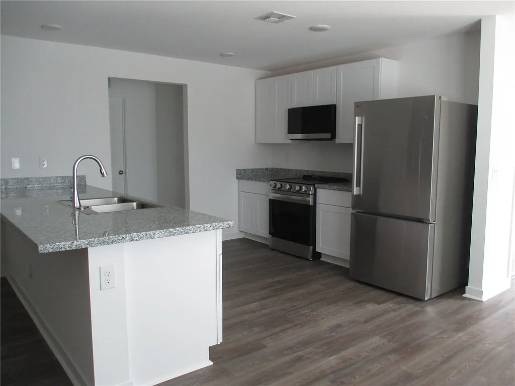 3 bed, 2.0 bath, 1619 sqft, $1,750 — Photo 3