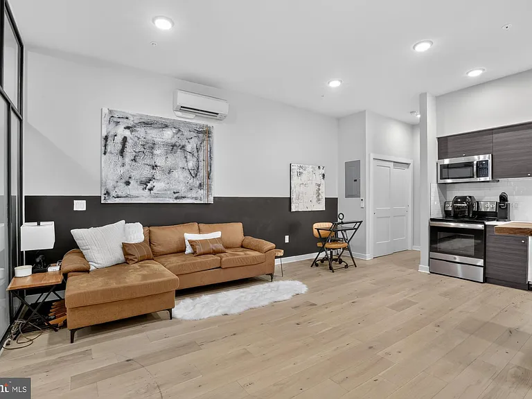 257 N 3rd St #3 — Photo 5