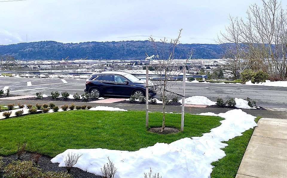 2nd image of 3185 N Willamette Blvd