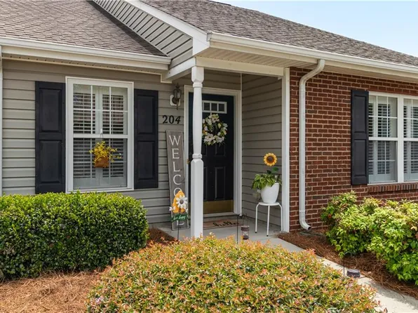 204 Carrington Ln, Thomasville, NC 27360