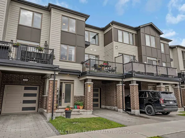 305 Squadron Cres, Ottawa, ON K1K 4Z4