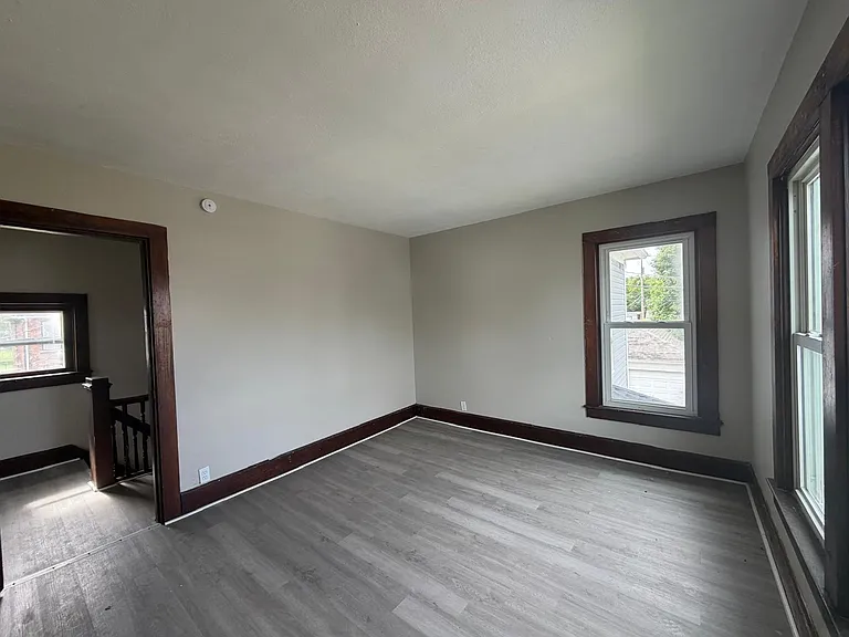 329 W Grant St — Photo 7