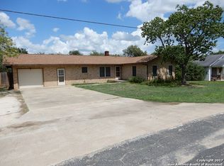 125 S Carroll St, Poth, TX 78147
