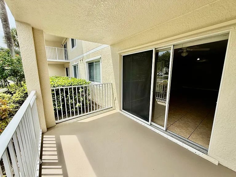 181 SW Palm Dr #103 — Photo 17