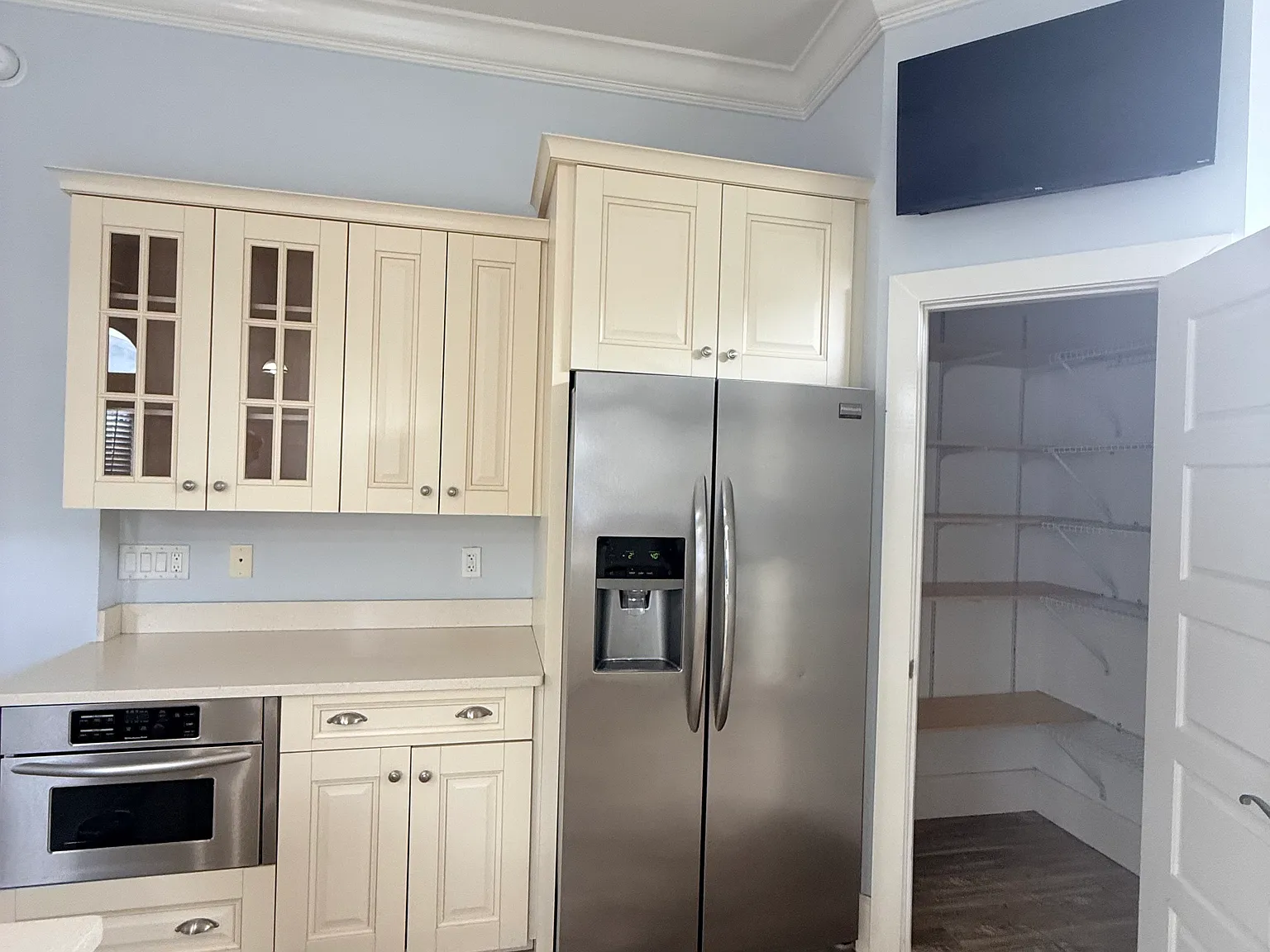 3 bed, 1983 sqft, $3,200 — Photo 2