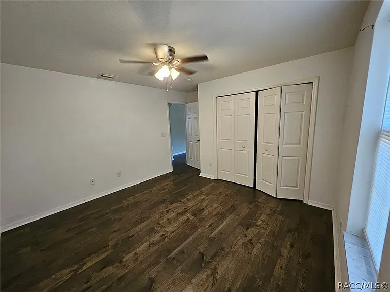 844 W Wycliffe Ln — Photo 9