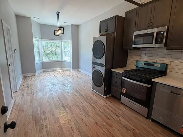 1742 N California Ave #2F — Photo 2