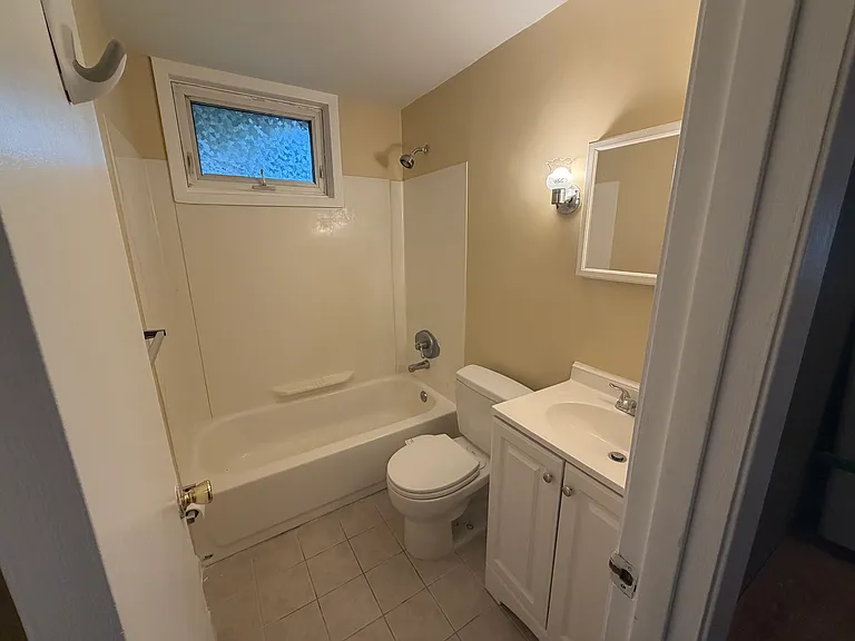 12 White Oak Rd #A — Photo 5