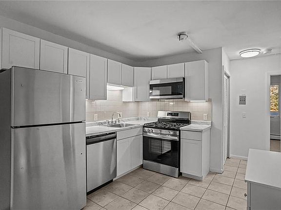 3rd image of 3940 Post Rd APT 26