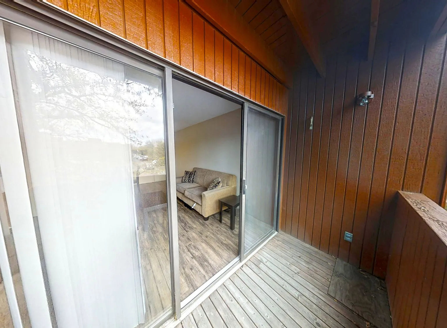 811 W Oregon St - 2 — Photo 3