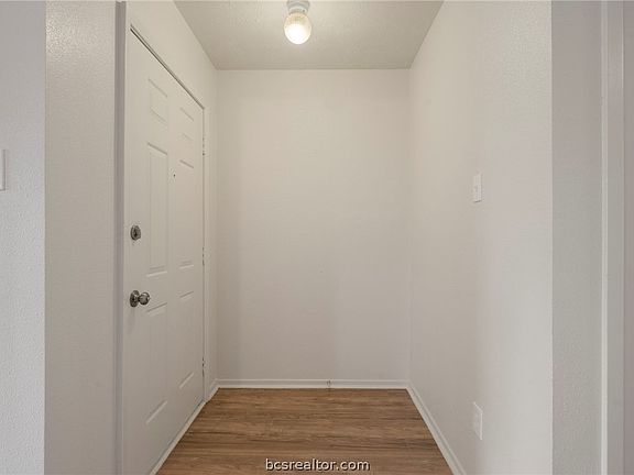 2nd image of 4752 Brompton Ln