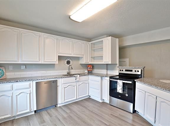 3rd image of 310 Peach St