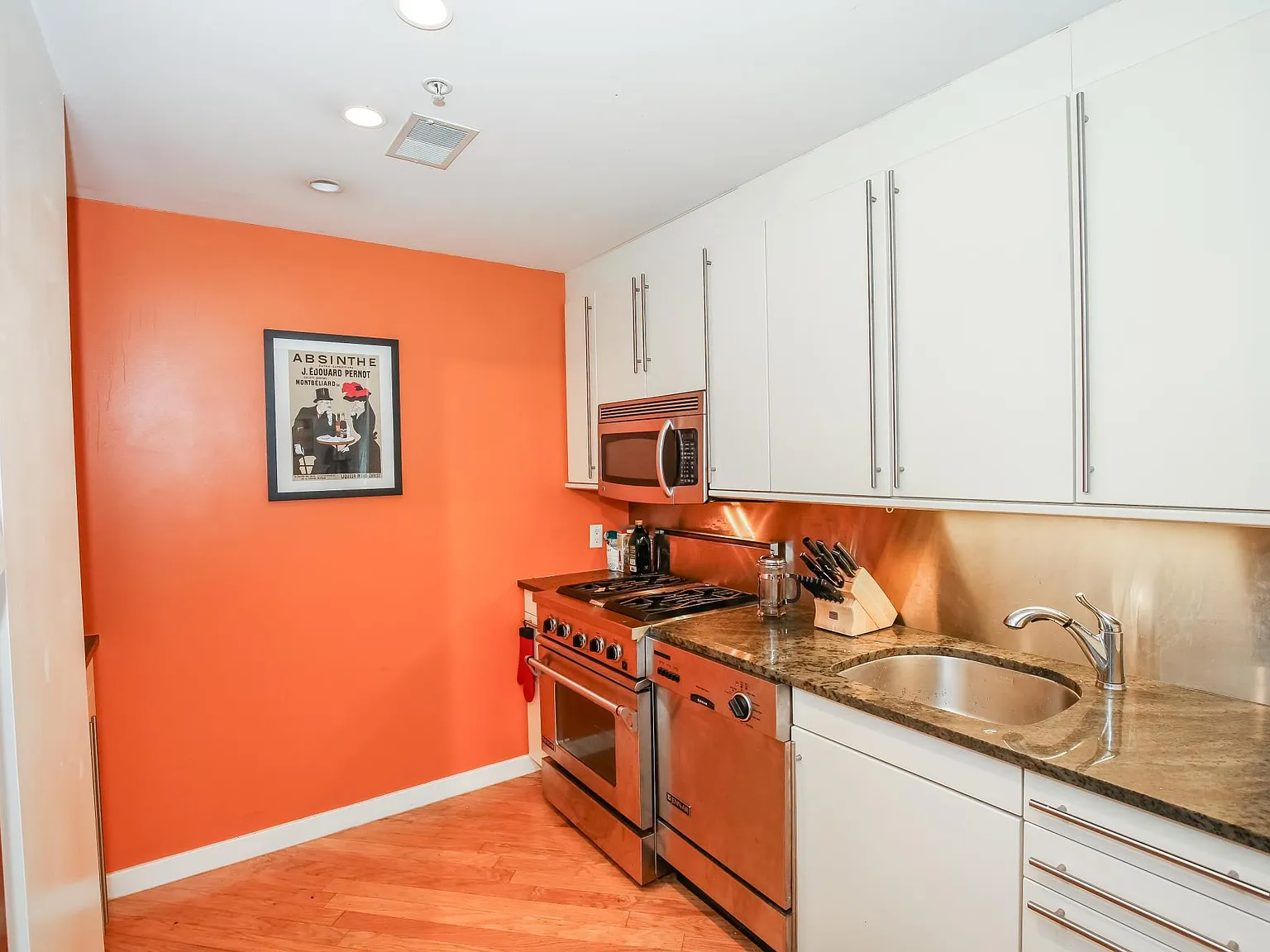 2 bed, 998 sqft, $3,650 — Photo 2
