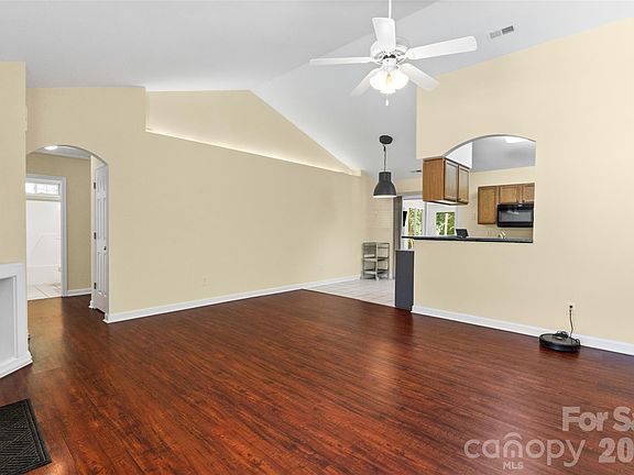 4th image of 1303 Long Grass Ct