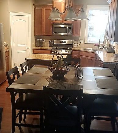 5th image of 9801 Fox St