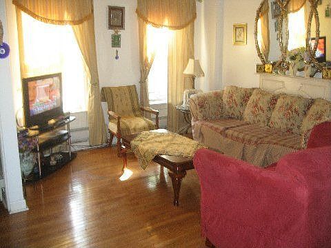 LIVINGROOM