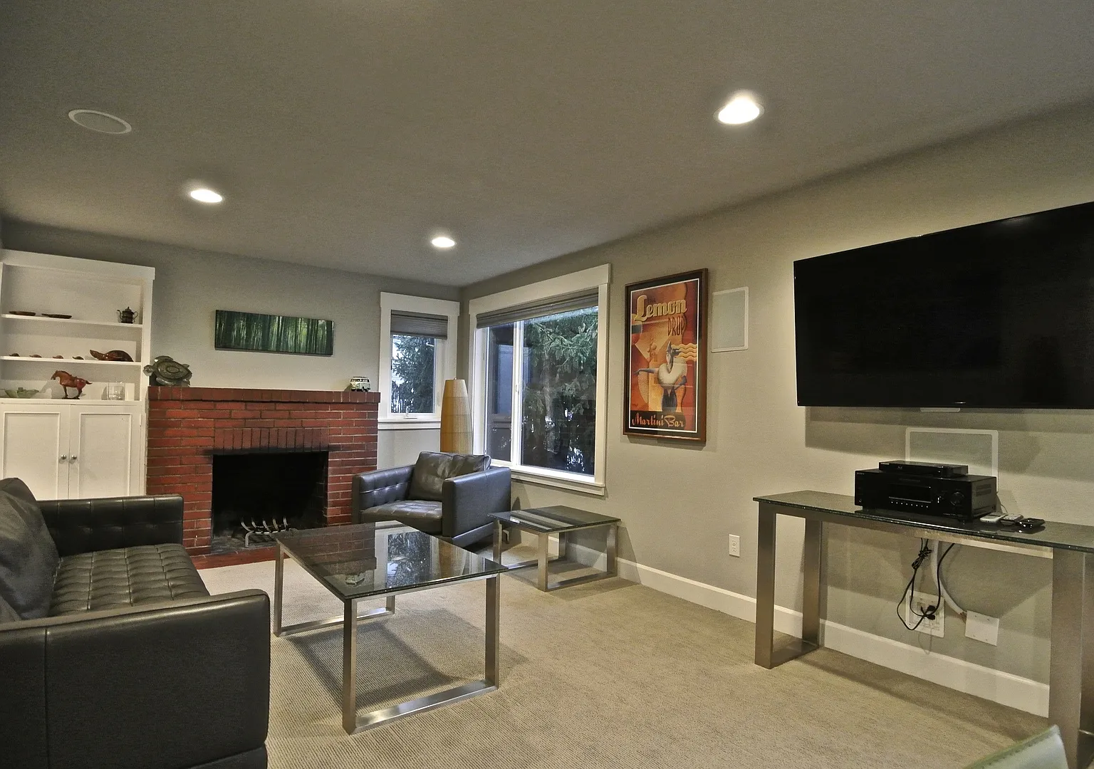 Beautiful 4 bed home in desirable Eastlake! Available 9/16/2026! — Photo 4
