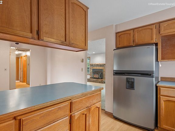 5th image of 717 NE 138th Ave