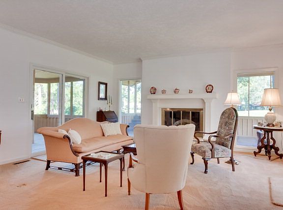 2nd image of 108 Cherry Hills Dr