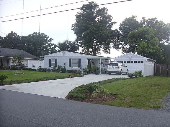  driveway/garage street view