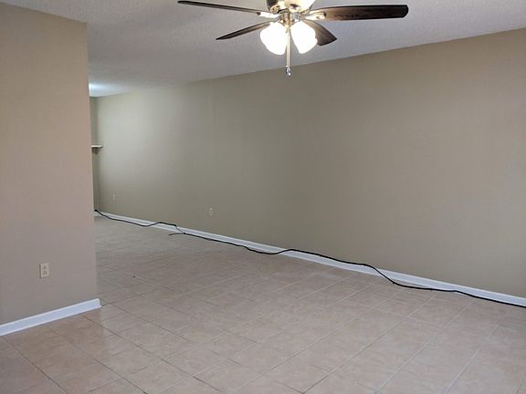5th image of 40449 W Hernandez Ave