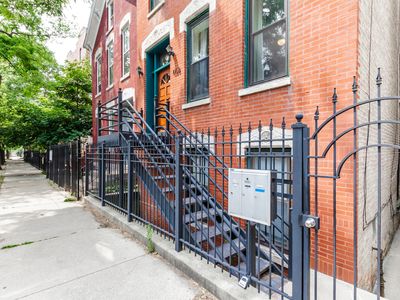 1068 N Marshfield Ave APT 1, Chicago, IL, 60622