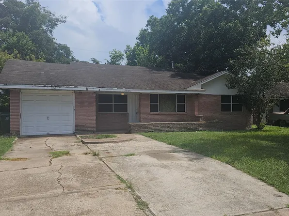 2826 Monticello Dr, Houston, TX 77045
