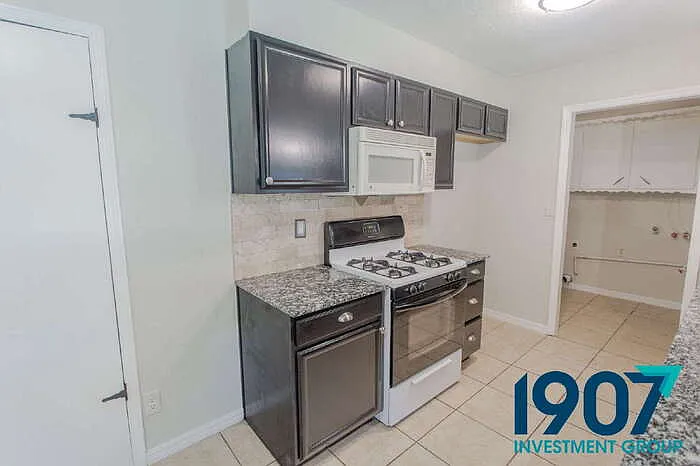 709 NW 16th St — Photo 13