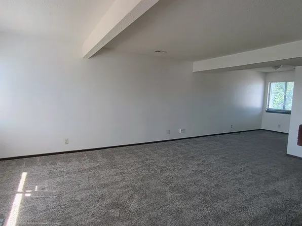 5232 SW 23rd St, Topeka, KS 66614