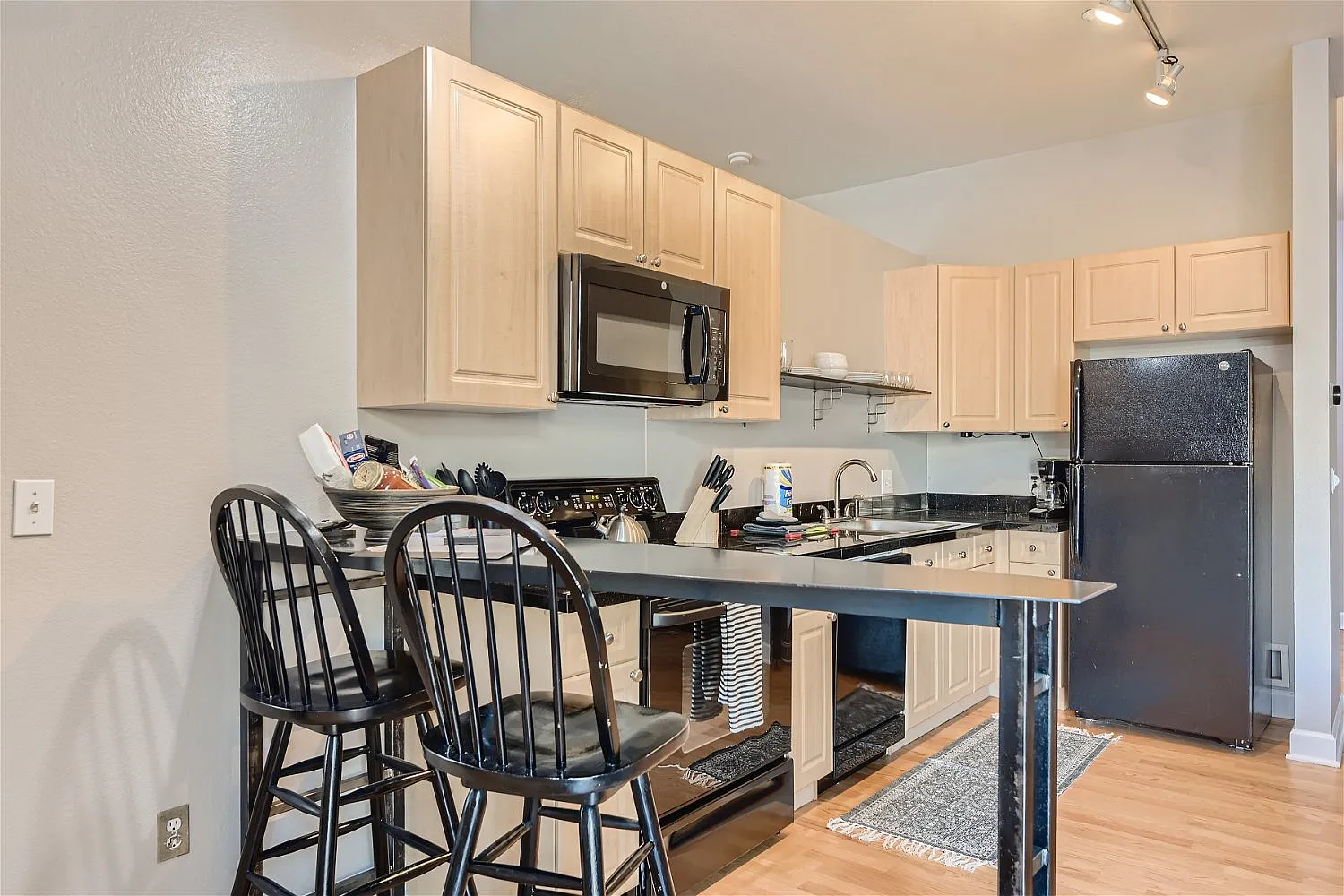 1 bed, 800 sqft, $3,600 — Photo 3