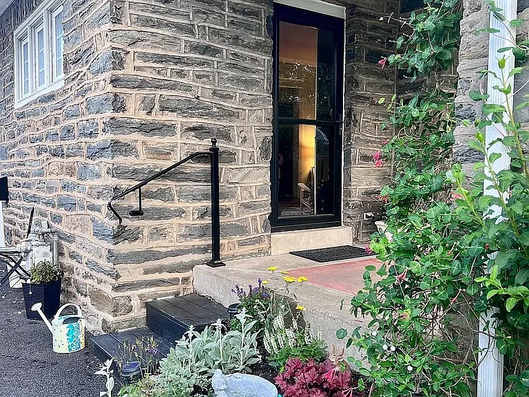 419 Strathmore Rd — Photo 3