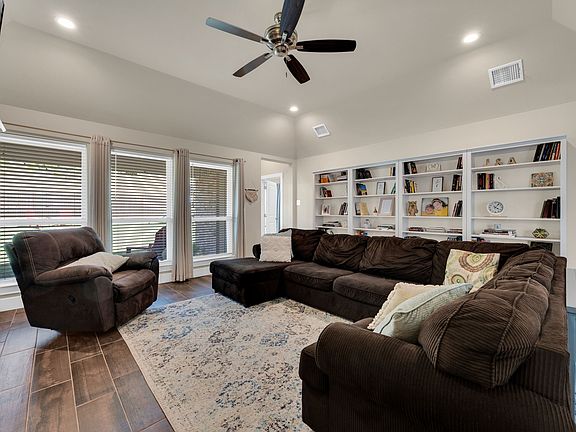 4th image of 1313 Ridgeview Dr