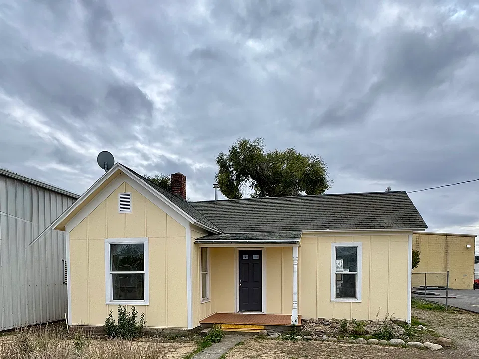 3718 E Front Ave