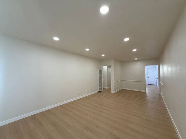 7339 Woodman Ave APT 2