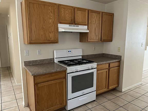 5th image of 925 Benjamin Dr SE