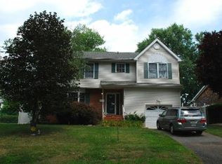 62 6th Ave, Port Reading, NJ 07064