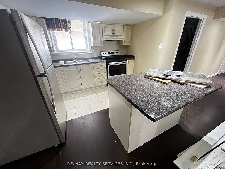 7 Glengowan St #BASEMENT — Photo 11