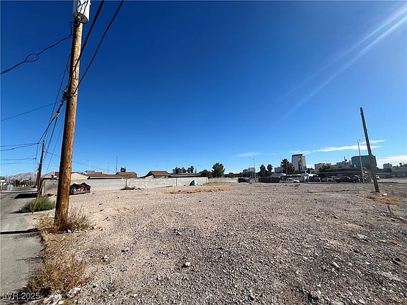 4th image of 512 W Adams Ave